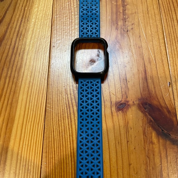 APPLE WATCH 7 45mm WITH ACCESSORIES BUNDLE - Picture 10 of 12